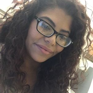 Meet your Posher, Julissa